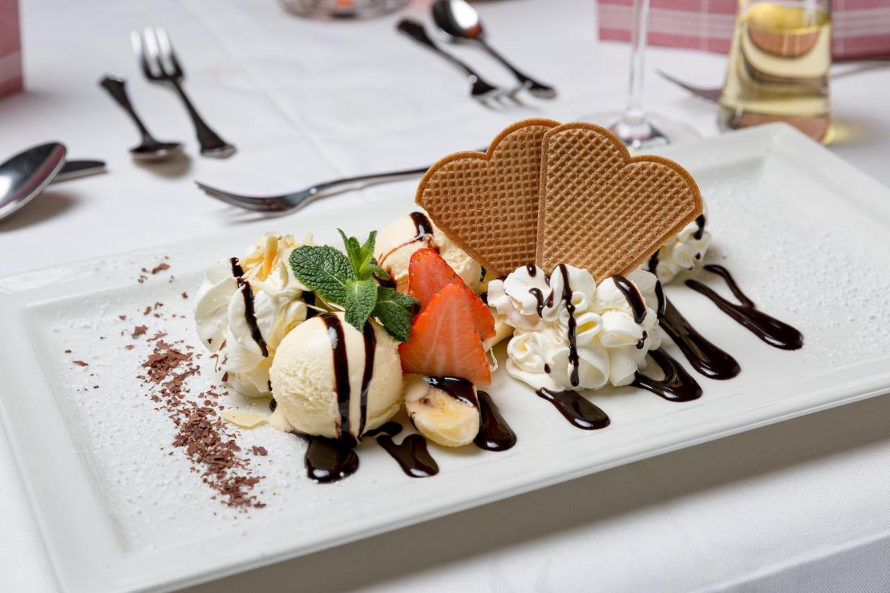 Restaurant Gaestehaus Wiesenheim Uderns Eksteriør billede