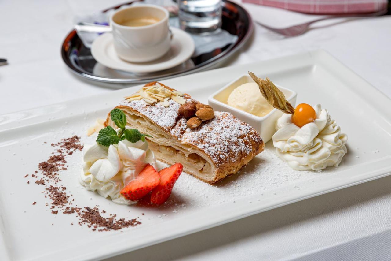 Restaurant Gaestehaus Wiesenheim Uderns Eksteriør billede