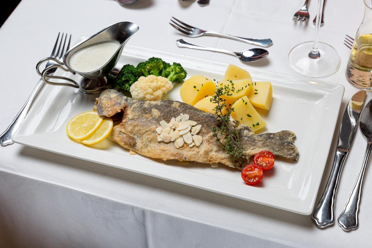 Restaurant Gaestehaus Wiesenheim Uderns Eksteriør billede
