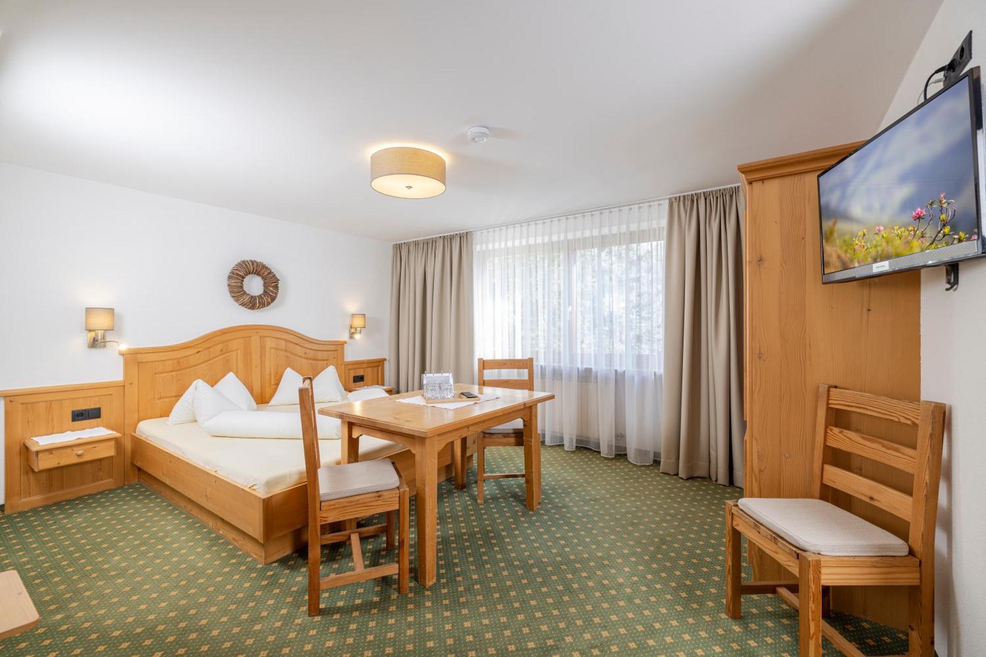 Restaurant Gaestehaus Wiesenheim Uderns Eksteriør billede