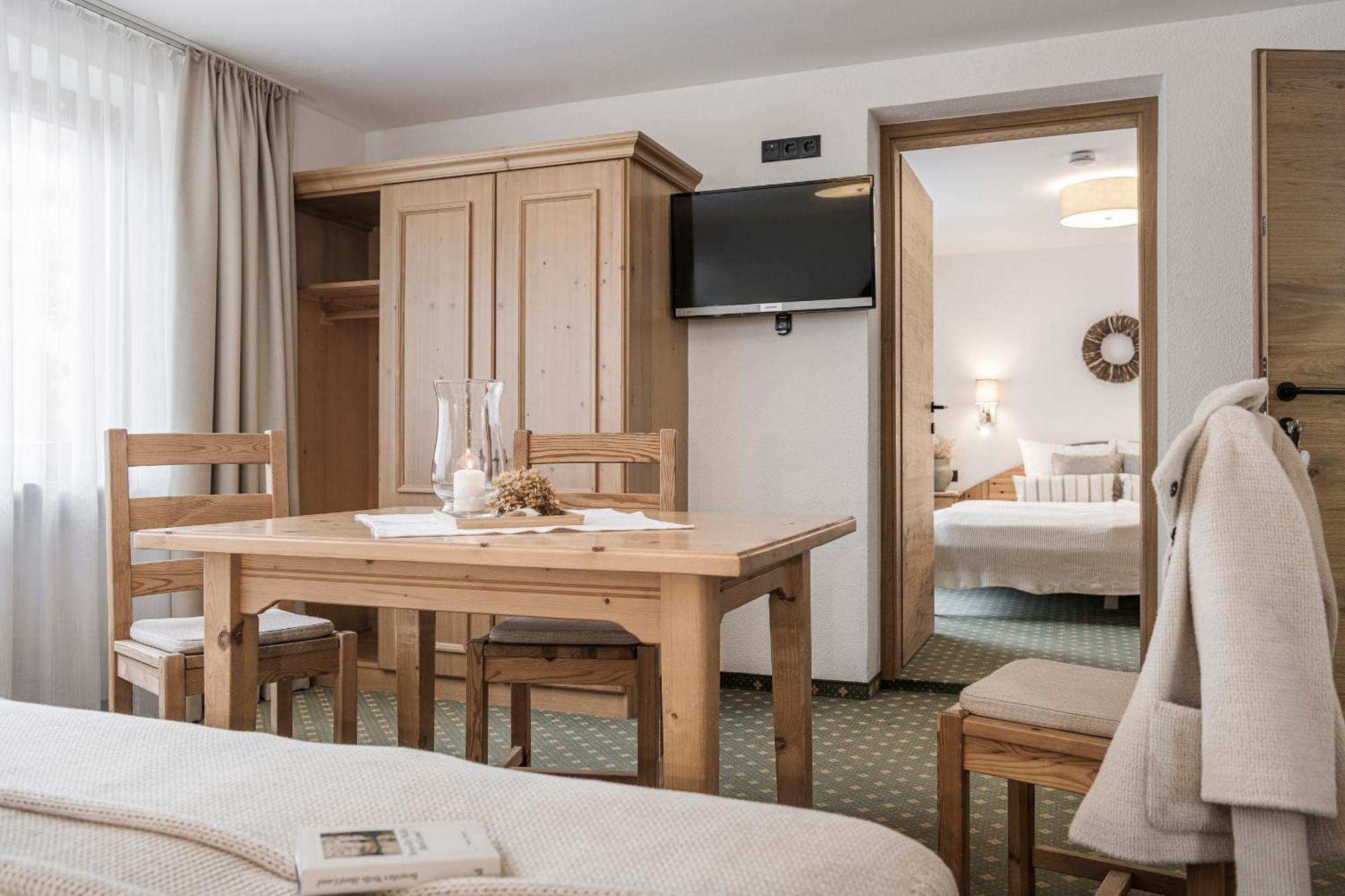 Restaurant Gaestehaus Wiesenheim Uderns Eksteriør billede