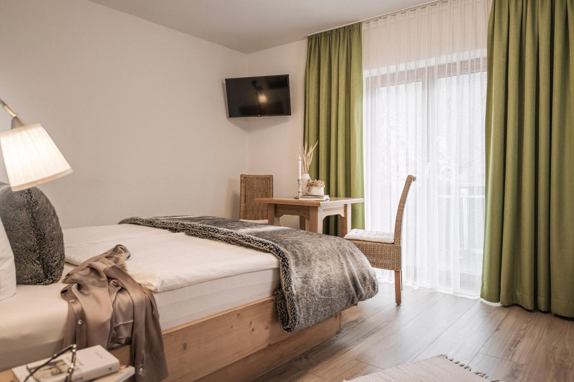 Restaurant Gaestehaus Wiesenheim Uderns Eksteriør billede