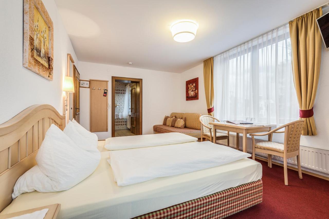 Restaurant Gaestehaus Wiesenheim Uderns Eksteriør billede